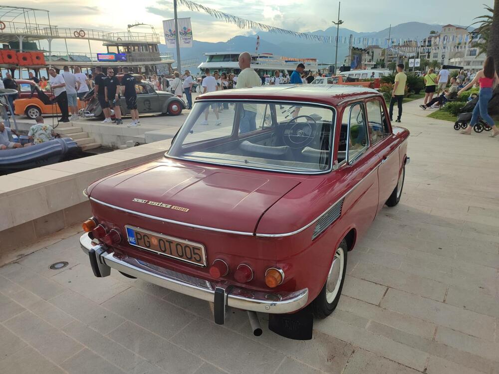 <p>Sa proizvodnih traka Volkswagena u Njemačkoj i širom svijeta popularni "kaffer" ili "buba", silazio je u kontinuitetu od 1945. do 2003. i napravljen je u više od 22 miliona primjeraka</p>