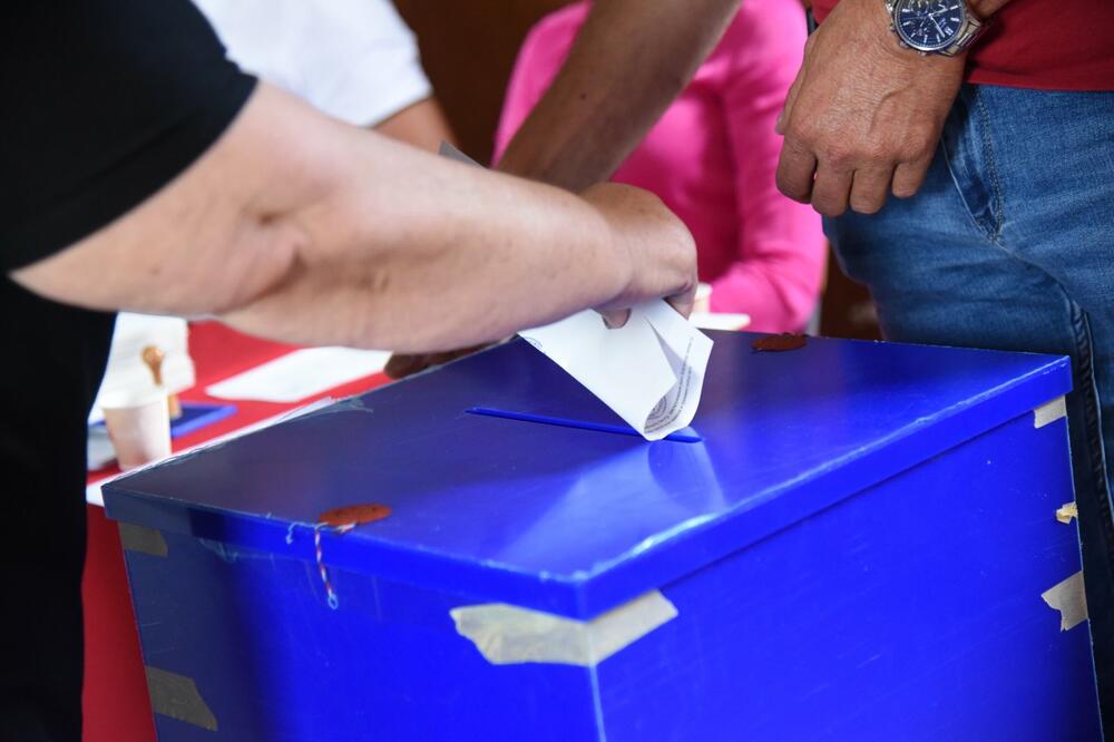 Sa jednog biračkog mjesta, Foto: Luka Zeković