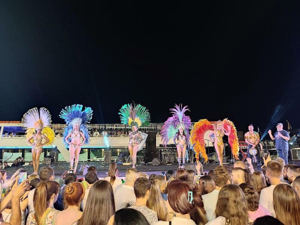 <p>Fantastična atmosfera na trećem izdanju Međunarodnog karnevala u Tivtu</p>