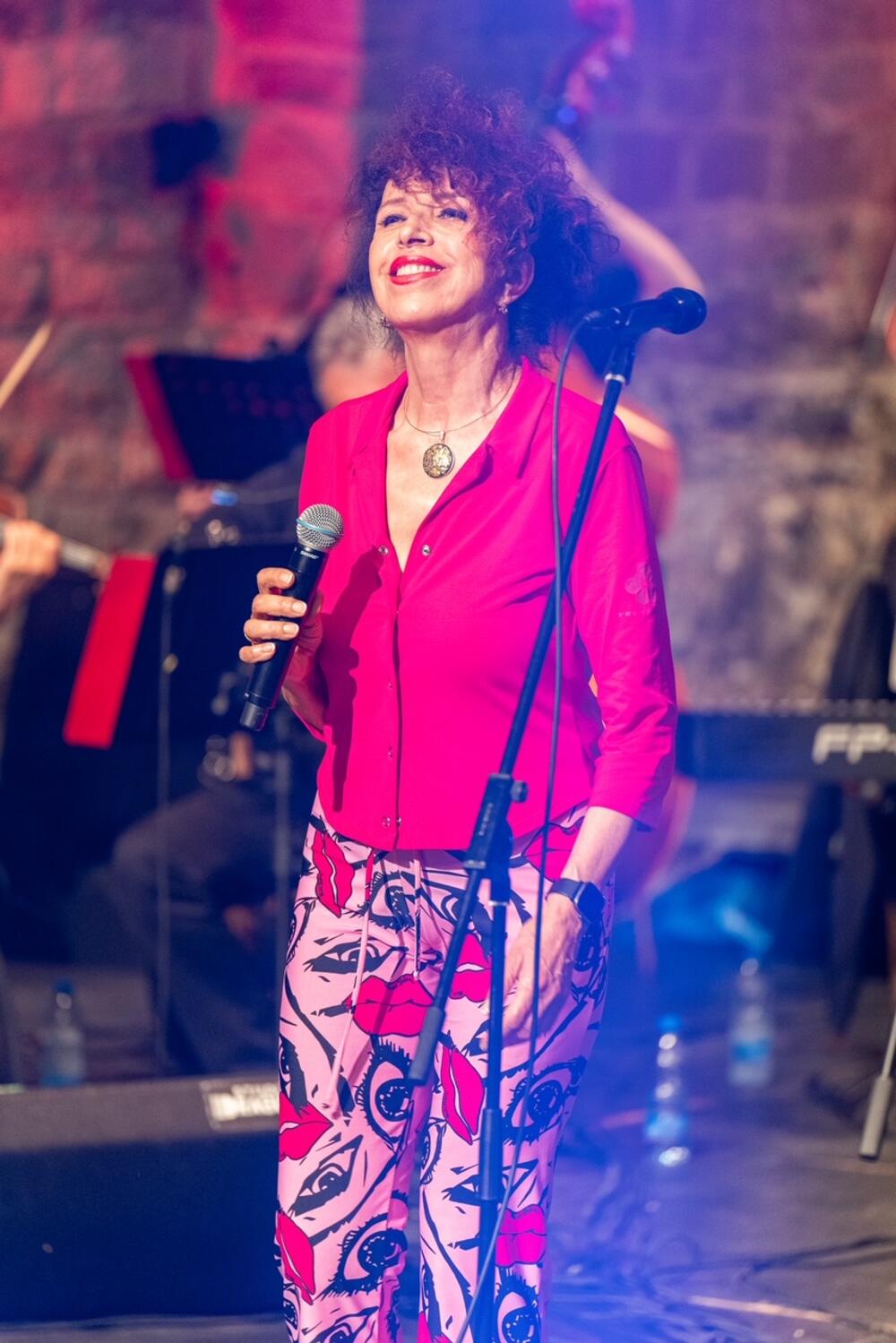 <p>Već sjutra, u ponedjeljak 12. juna, na prostoru između crkava u Starom gradu, očekuje nas još jedna sjajna savremena plesna predstava – SARA – JE – VO – koreografa Edhema Jasenkovića, u produkciji "Balkan Dance Project"</p>