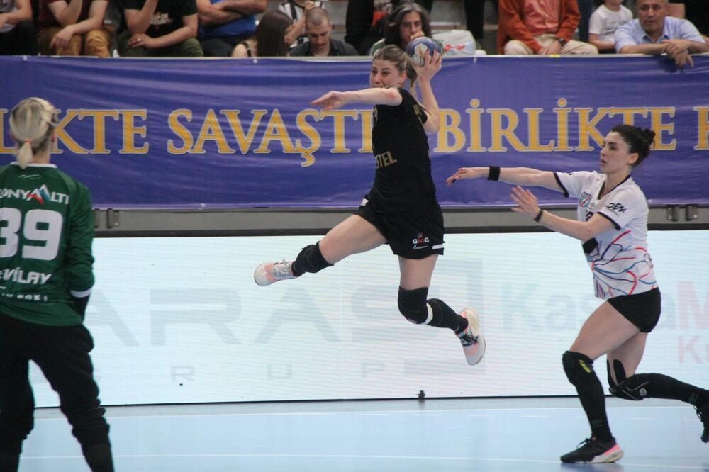 Majda Mehmedović na posljednjem meču u karijeri, Foto: www.thf.org.tr