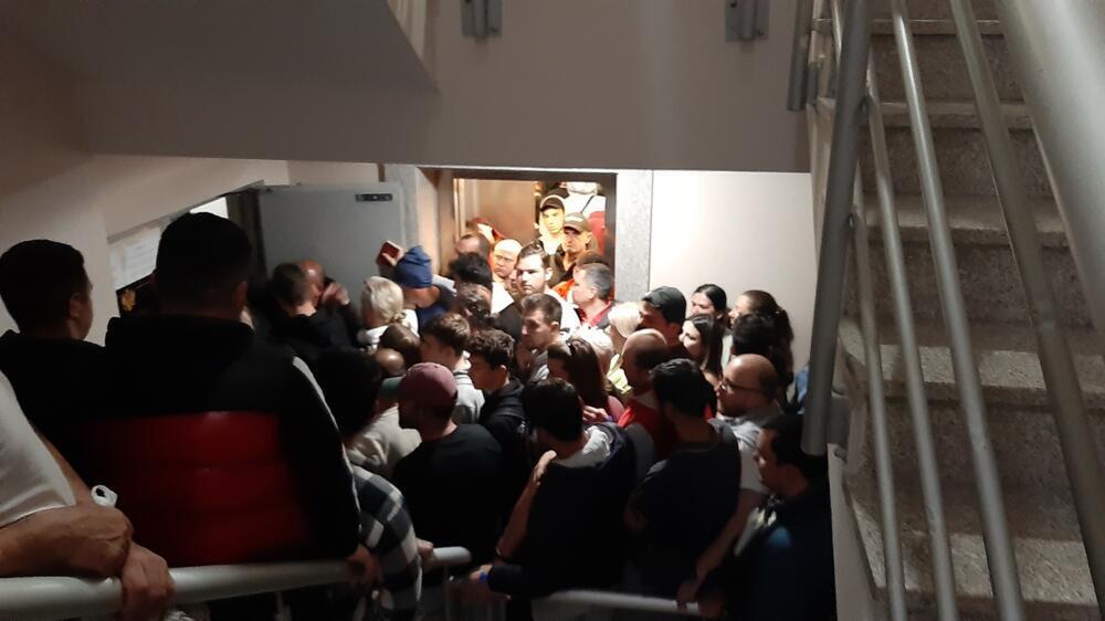 Gužva u budvanskoj filijali MUP-a