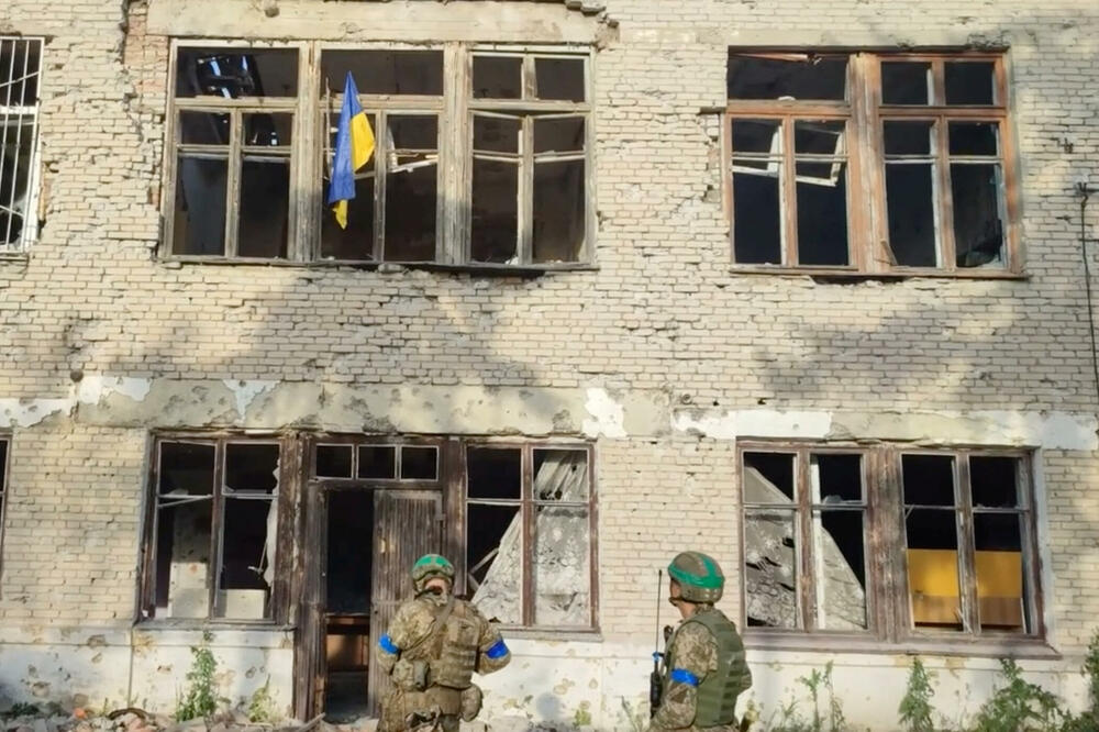 Ukrajinska zastava u oslobođenom selu Blagodatne (Donjecka oblast), Foto: Reuters