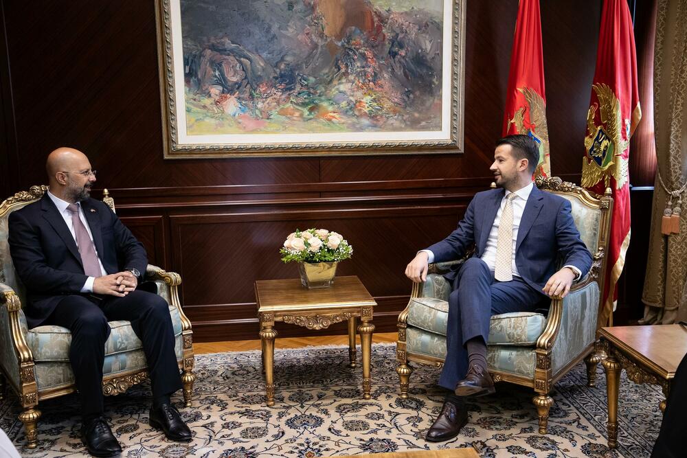 <p>"Crna Gora je posvećena multilateralnoj saradnji, želi da bude kredibilna članica NATO saveza, ubrza pristupanje Evropskoj uniji i bude promoter dobrosusjedskih odnosa“ poručio je Milatović</p>