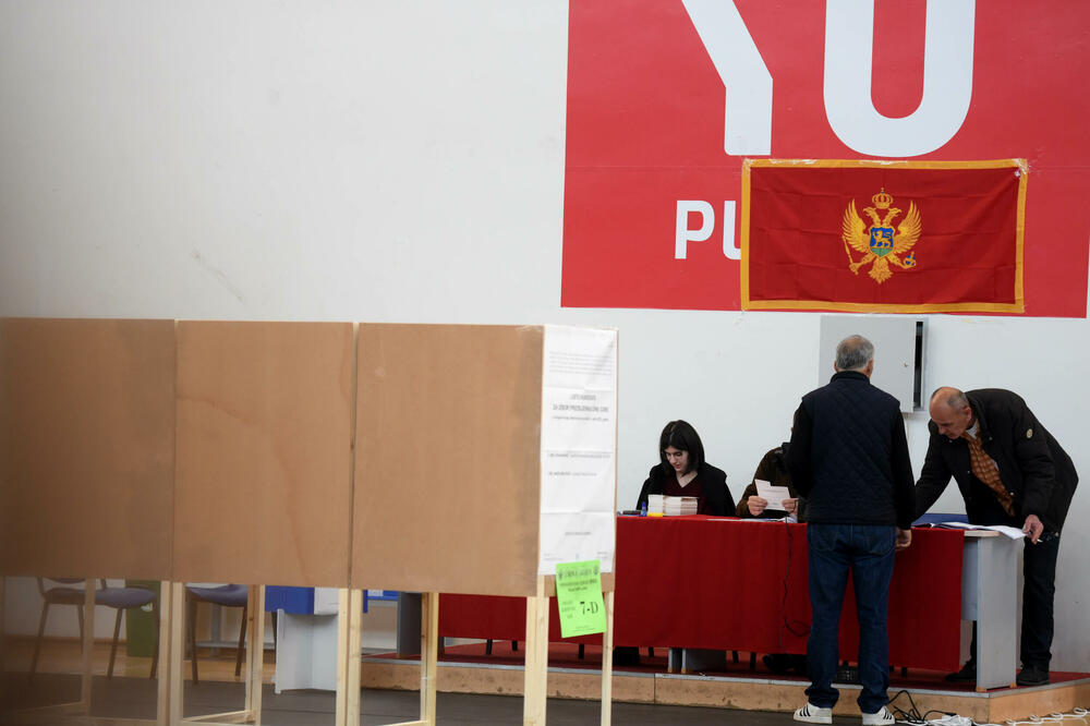Sa jednog biračkog mjesta, Foto: Boris Pejović