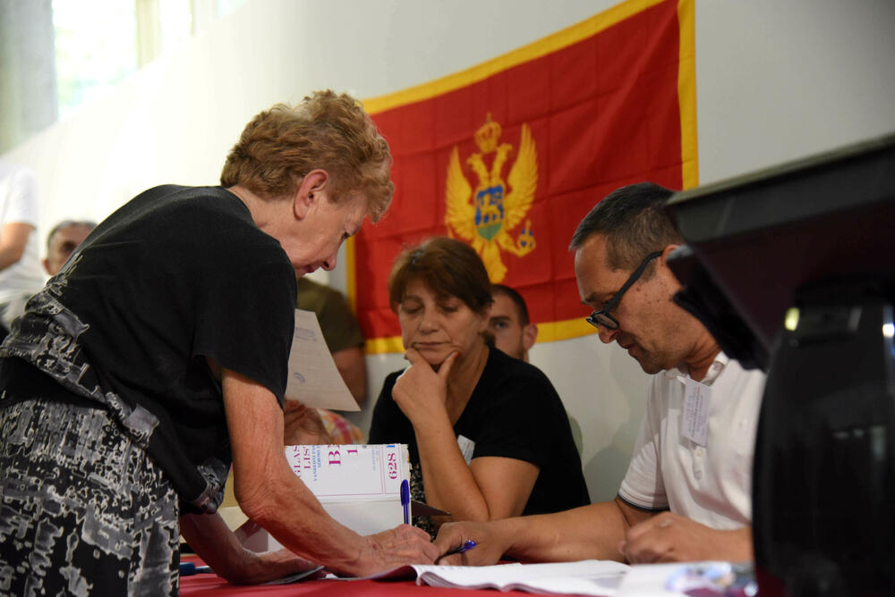 'U zemlji sa 630.000 stanovnika neodrživo je da u biračkom spisku bude upisano preko 540.000 birača' (Ilustracija)