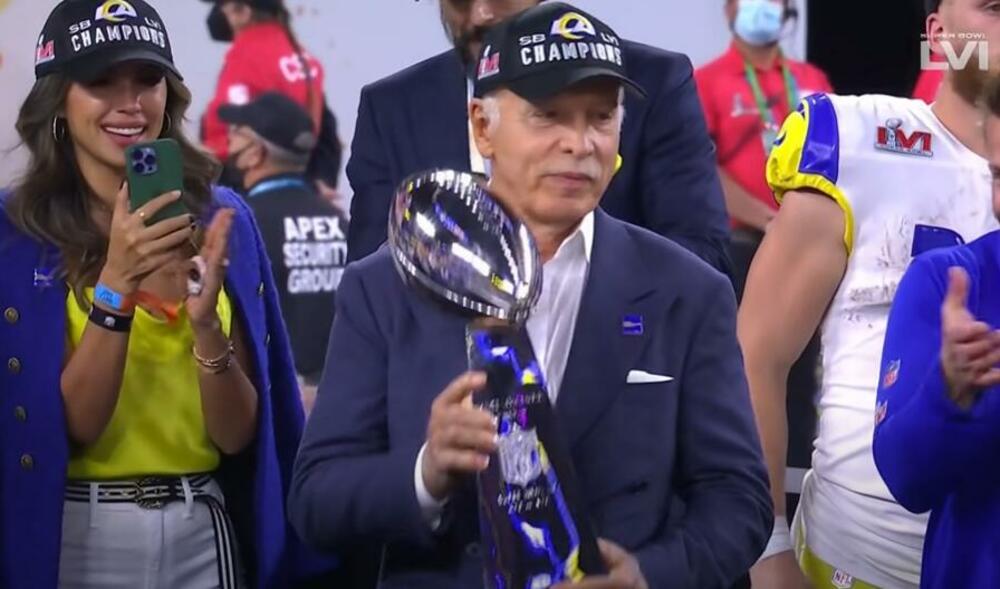 Kronki sa peharom 'Vins Lombardi' za NFL šampiona