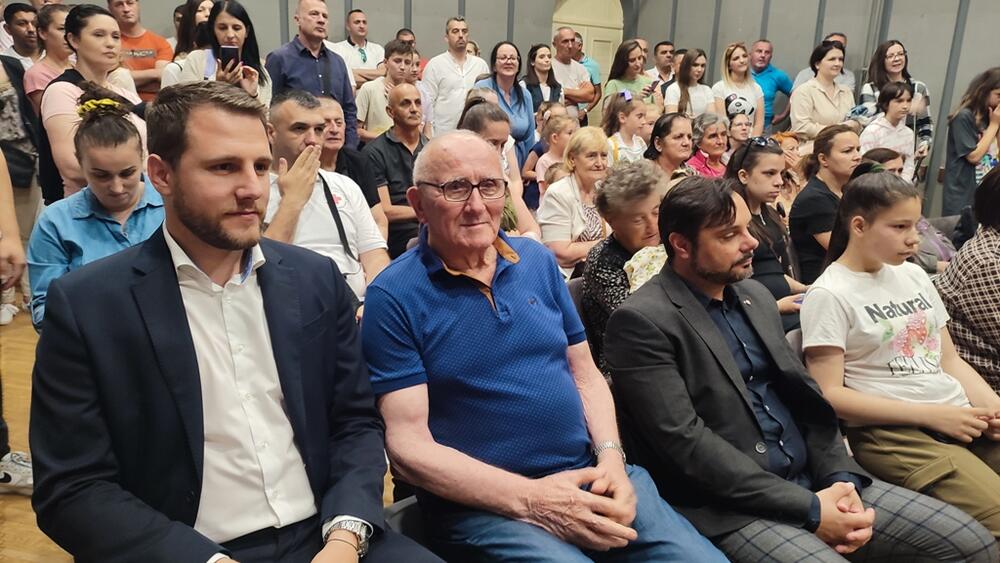 <p>Opštinska organizacija Crvenog krsta je u saradnji sa Opštinom Nikšić obilježila Svjetski dan davalaca krvi, i tom prilikom dodjeljena su priznanja istaknutim davaocima</p>