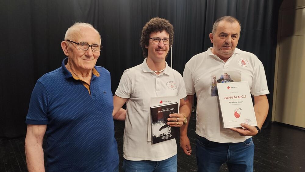 <p>Opštinska organizacija Crvenog krsta je u saradnji sa Opštinom Nikšić obilježila Svjetski dan davalaca krvi, i tom prilikom dodjeljena su priznanja istaknutim davaocima</p>