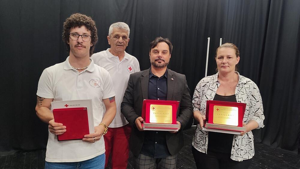 <p>Opštinska organizacija Crvenog krsta je u saradnji sa Opštinom Nikšić obilježila Svjetski dan davalaca krvi, i tom prilikom dodjeljena su priznanja istaknutim davaocima</p>
