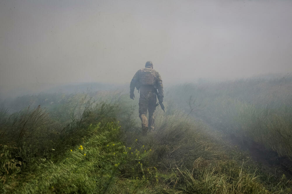 Ukrajinski vojnik na frontu u Donjecku, Foto: Reuters