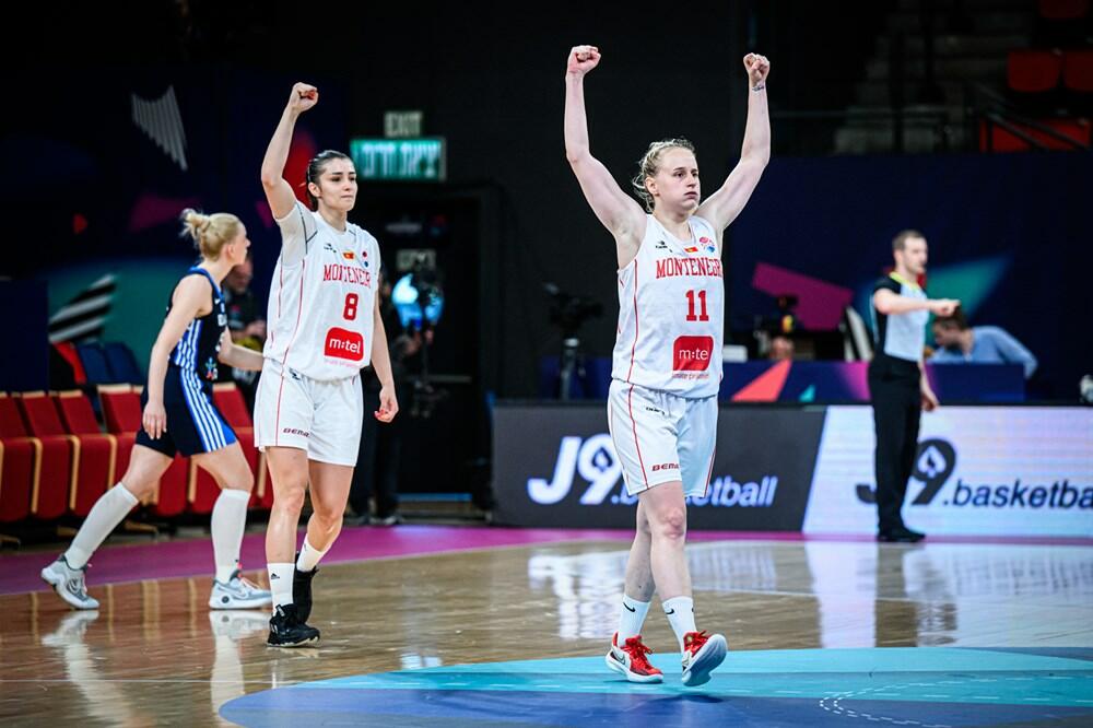 Dragana Živković (15 poena i 14 skokova) i Božica Mujović (12 poena) slave trijumf protiv Grčke, Foto: FIBA