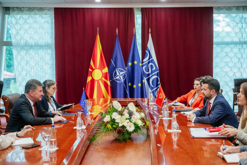 <p>Milatović je kazao da je prvog dana Prespa Foruma za dijalog imao brojne sastanke od kojih su možda najznačajniji sa izaslanikom Njemačke vlade za Zapadni Balkan Manuelom Saracinom, izaslanikom vlade Velike Britanije Stjuartom Pičom i Lajčakom</p>