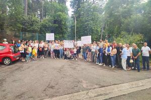 Protest u Tivtu zbog lošeg stanja u školstvu, Komnenović: Vlada...