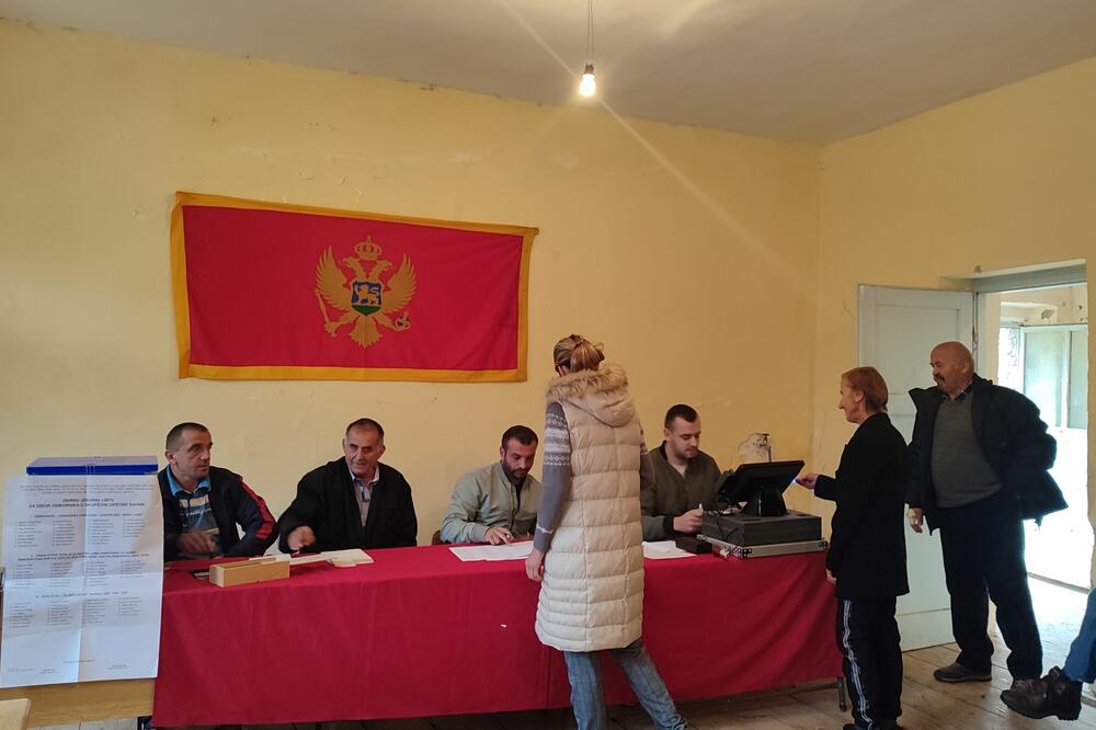 Detalj sa glasanja u Šavniku (arhiva/ilustracija), Foto: Svetlana Mandic