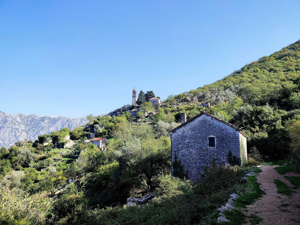 Gornji Stoliv i crkva Svetog Ilije na najvišoj tački