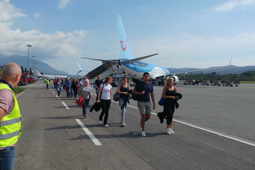 Tvrde da je sve u skladu sa zakonom i sistematizacijom: Aerodrom Tivat, Foto: Siniša Luković