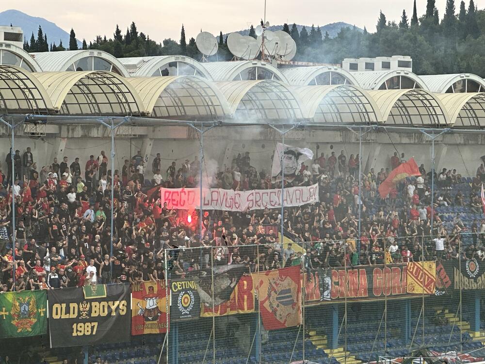 Fatos Bećiraj, Navijači Crne Gore