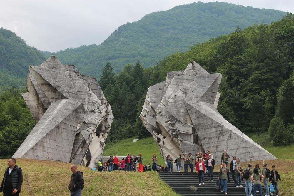 <p>Posmrtni ostaci više od tri hiljade poginulih počiva u Spomen kosturnici u Nacionalnom parku Sutjeska</p>