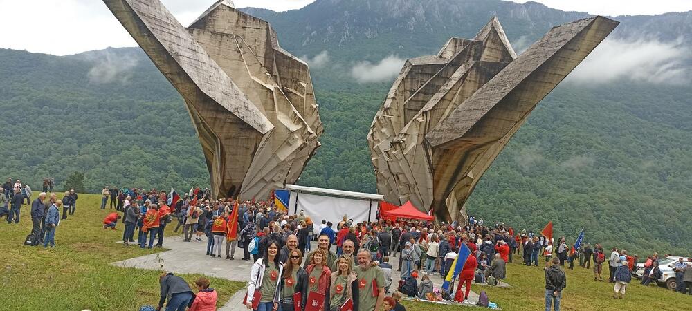 <p>Crna Gora i njene političke elite nijeme po pitanju najkrvavije partizanske bitke tokom Drugog svjetskog rata, u kojem je izvojevana i pobjeda za obnovu državnosti</p>