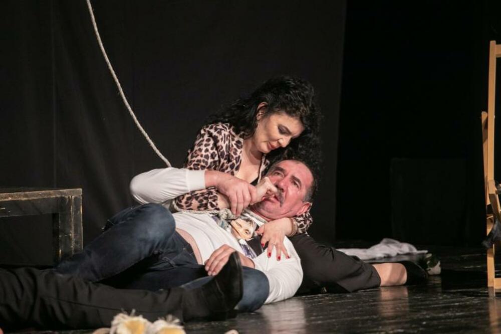 Predstava 'Kokoška'