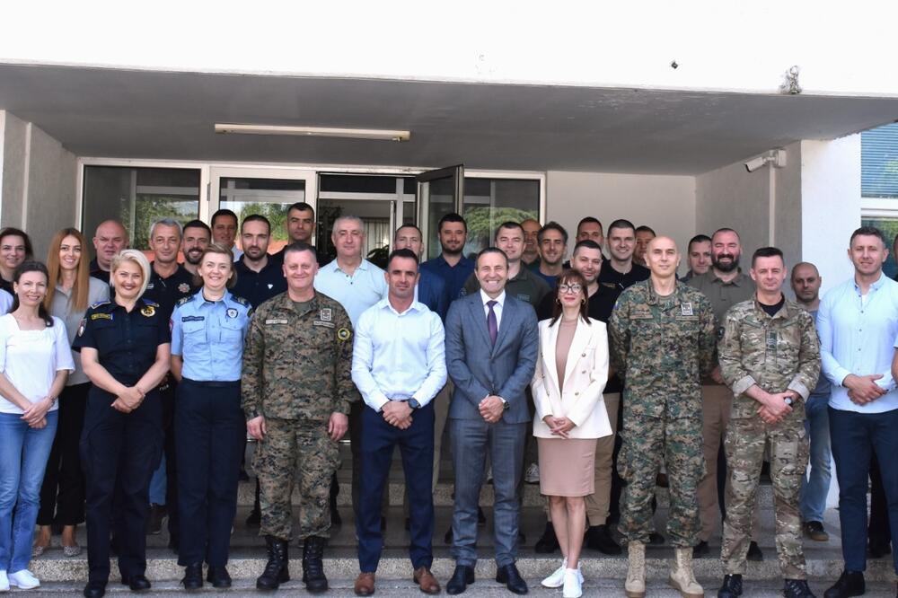 Predmisiona obuka za 28 pripadnika crnogorske policije, Foto: Uprava policije (screenshot)