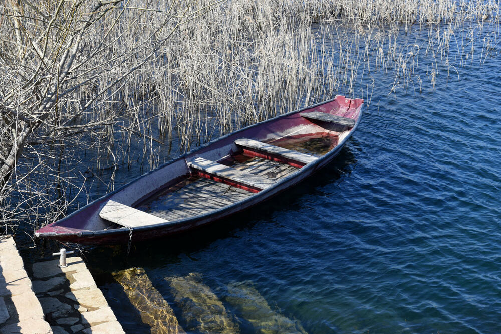 I čamac vraćali preko protekcije (Ilustracija), Foto: Boris Pejović