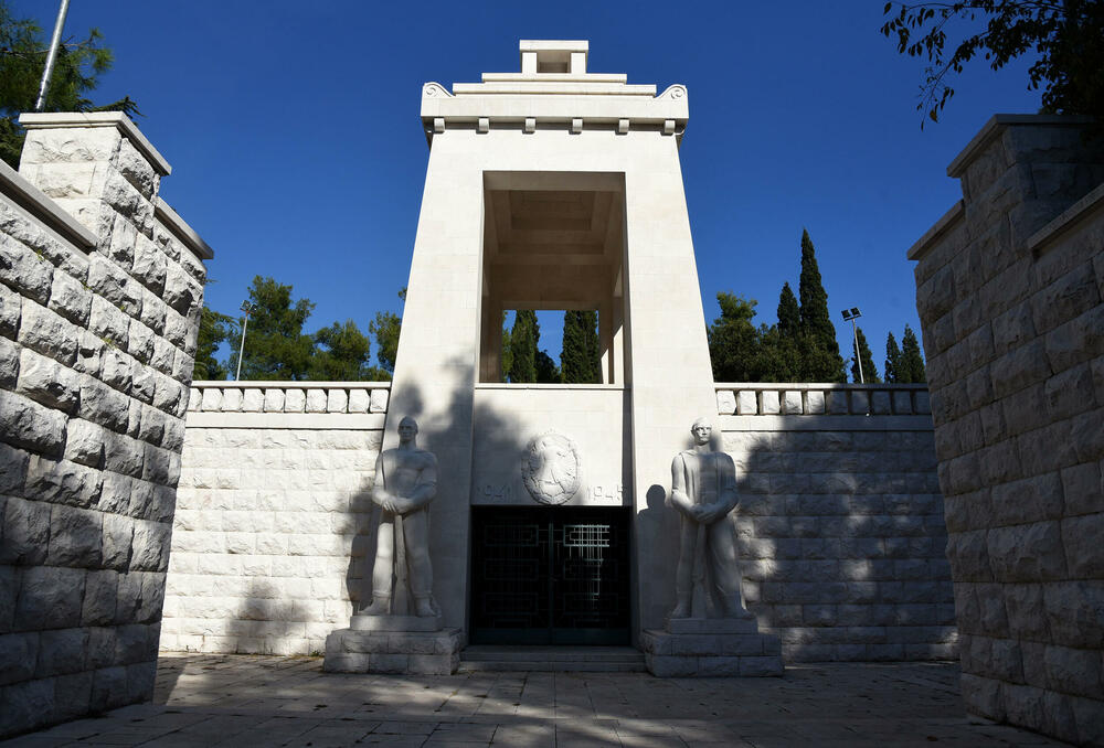 partisan monument