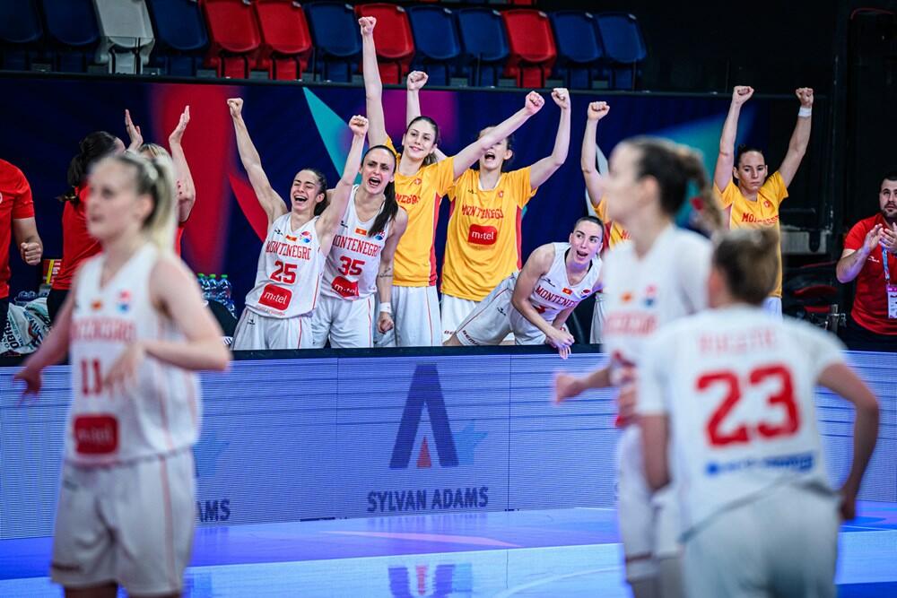 <p>Košarkašice Crne Gore su treći put u istoriji u četvrtfinalu evropskih prvenstava, nakon velike pobjede nad Italijom (63:49). Pogledajte kako je izgledalo slavlje Milice Jovanović i drugarica</p>