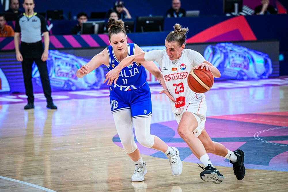 <p>Košarkašice Crne Gore su treći put u istoriji u četvrtfinalu evropskih prvenstava, nakon velike pobjede nad Italijom (63:49). Pogledajte kako je izgledalo slavlje Milice Jovanović i drugarica</p>