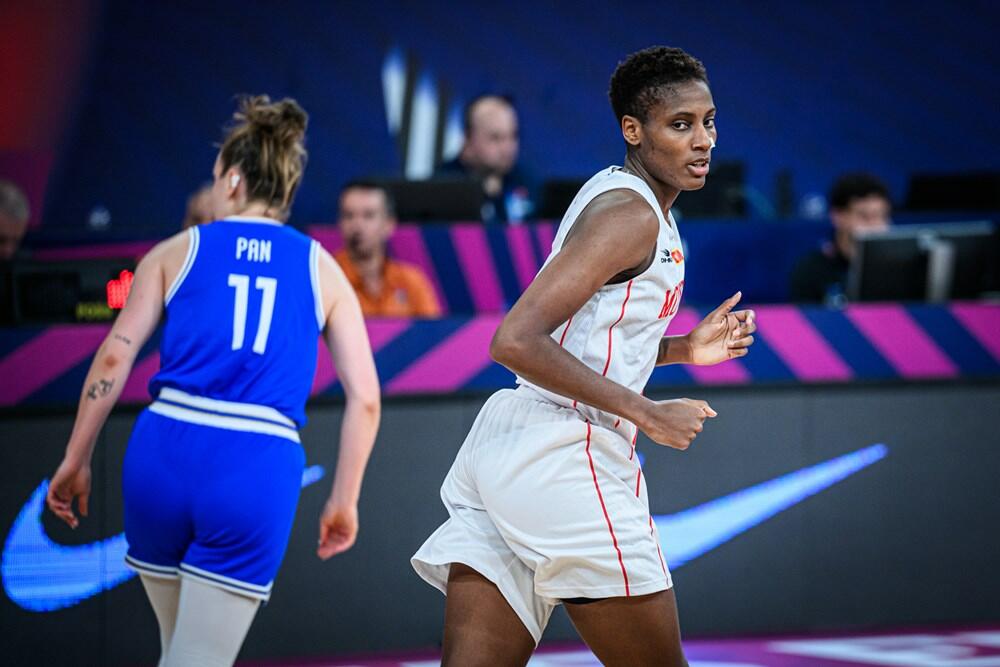 <p>Košarkašice Crne Gore su treći put u istoriji u četvrtfinalu evropskih prvenstava, nakon velike pobjede nad Italijom (63:49). Pogledajte kako je izgledalo slavlje Milice Jovanović i drugarica</p>