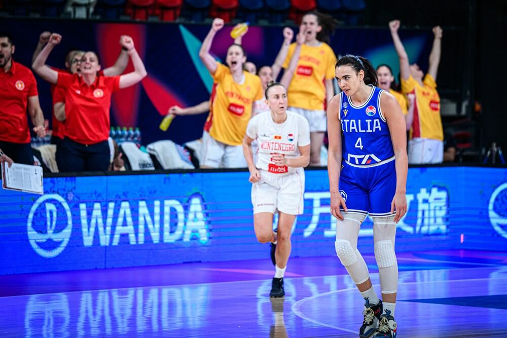 <p>Košarkašice Crne Gore su treći put u istoriji u četvrtfinalu evropskih prvenstava, nakon velike pobjede nad Italijom (63:49). Pogledajte kako je izgledalo slavlje Milice Jovanović i drugarica</p>