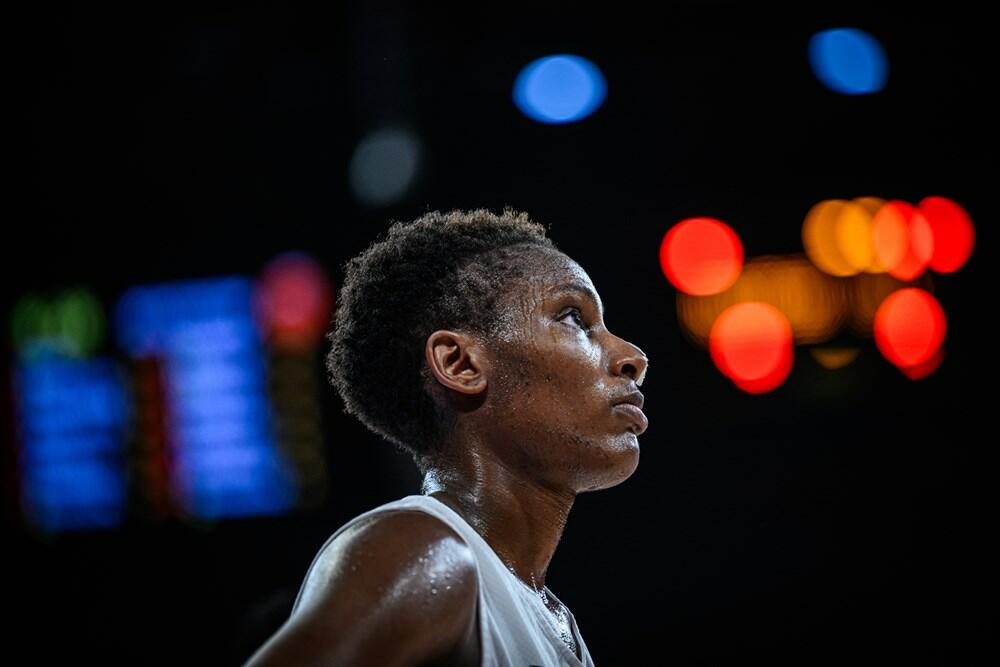 <p>Košarkašice Crne Gore su treći put u istoriji u četvrtfinalu evropskih prvenstava, nakon velike pobjede nad Italijom (63:49). Pogledajte kako je izgledalo slavlje Milice Jovanović i drugarica</p>