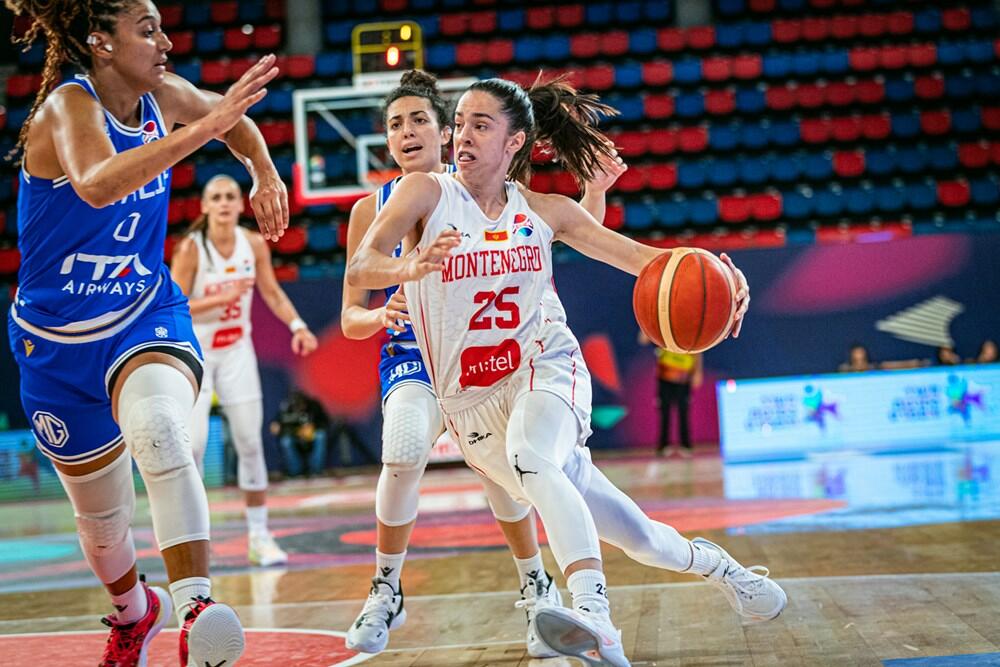 <p>Košarkašice Crne Gore su treći put u istoriji u četvrtfinalu evropskih prvenstava, nakon velike pobjede nad Italijom (63:49). Pogledajte kako je izgledalo slavlje Milice Jovanović i drugarica</p>