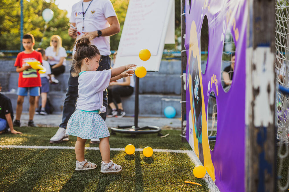 <p>„Lets move“, bio je slogan ovogodišnjeg Međunarodnog olimpijskog dana. Kao Olimpijska mreža Crne Gore, kompanija One i njeni zaposleni sa svojim mališanima pridružili su se proslavi Crnogorskog olimpijskog komiteta na terenima Sportskog centra Morača, dodajući ovoga puta i pokret u realizaciju zajedničke inicijative „Uči, saznaj i pokreni se“.</p>