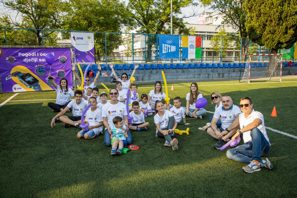 <p>„Lets move“, bio je slogan ovogodišnjeg Međunarodnog olimpijskog dana. Kao Olimpijska mreža Crne Gore, kompanija One i njeni zaposleni sa svojim mališanima pridružili su se proslavi Crnogorskog olimpijskog komiteta na terenima Sportskog centra Morača, dodajući ovoga puta i pokret u realizaciju zajedničke inicijative „Uči, saznaj i pokreni se“.</p>