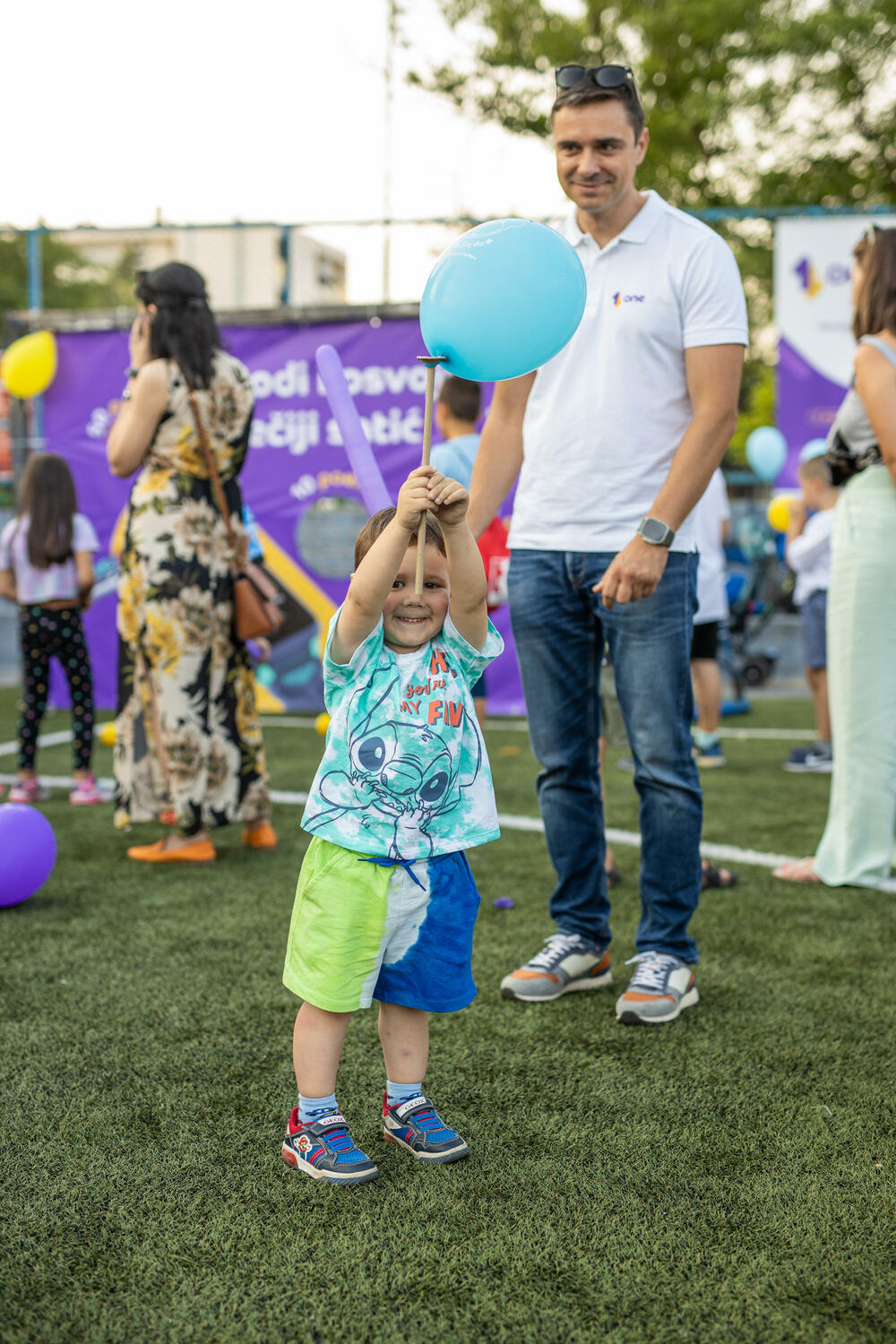 <p>„Lets move“, bio je slogan ovogodišnjeg Međunarodnog olimpijskog dana. Kao Olimpijska mreža Crne Gore, kompanija One i njeni zaposleni sa svojim mališanima pridružili su se proslavi Crnogorskog olimpijskog komiteta na terenima Sportskog centra Morača, dodajući ovoga puta i pokret u realizaciju zajedničke inicijative „Uči, saznaj i pokreni se“.</p>