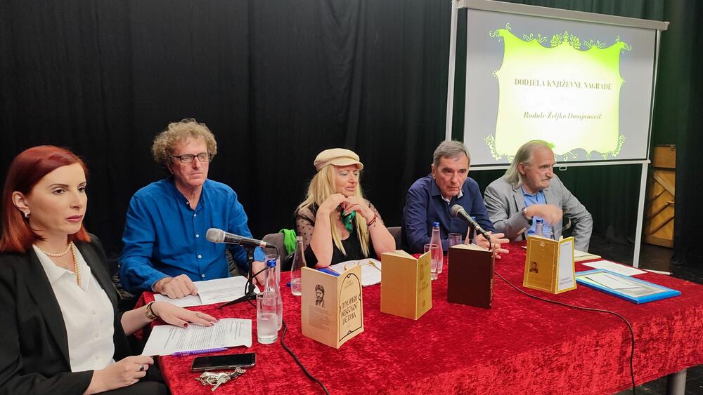 Sa književne večeri