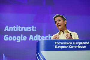Vestager wants to be head of the EIB; Politiko: Working on "hot...