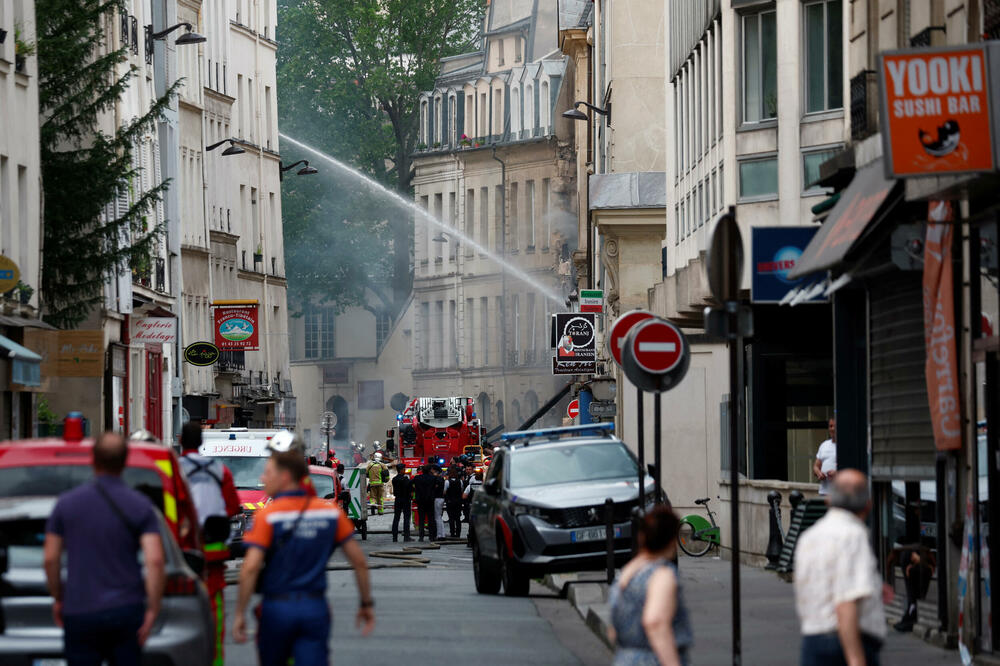 Vatrogasne jedinice gase u požar, Foto: Reuters
