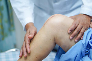 Svetlani potrebna novčana pomoć za terapiju koljena