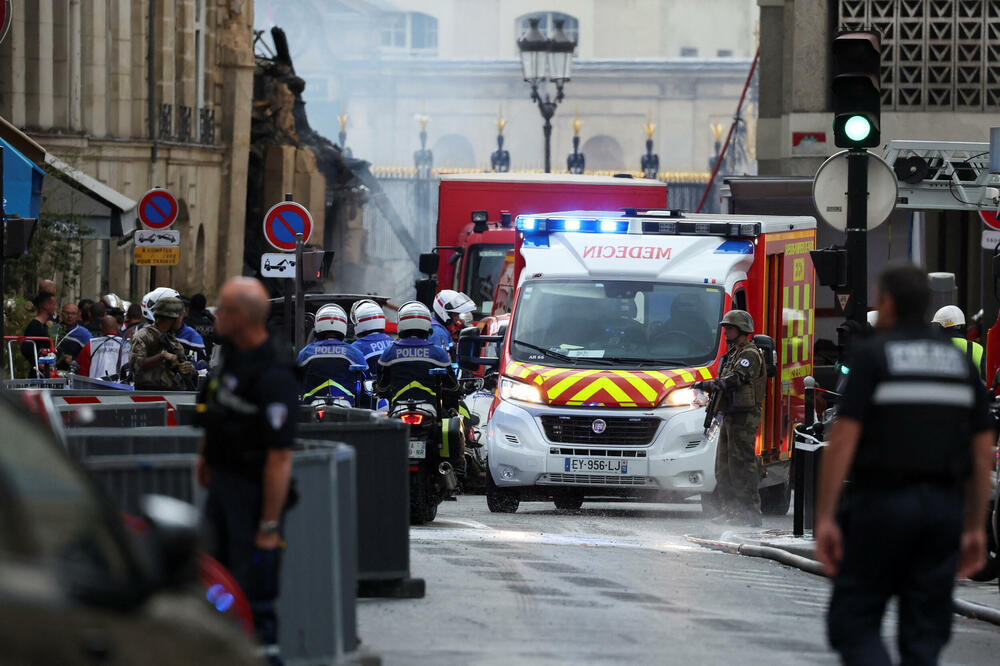 <p>Od eksplozije je opala fasada i popucala su stakla, a stanovnici okolnih zgrada su evakuisani</p>