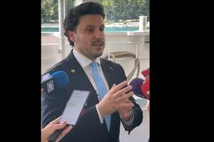 Abazović: Intencija Vlade je bila da se ne ugase štampani medji,...