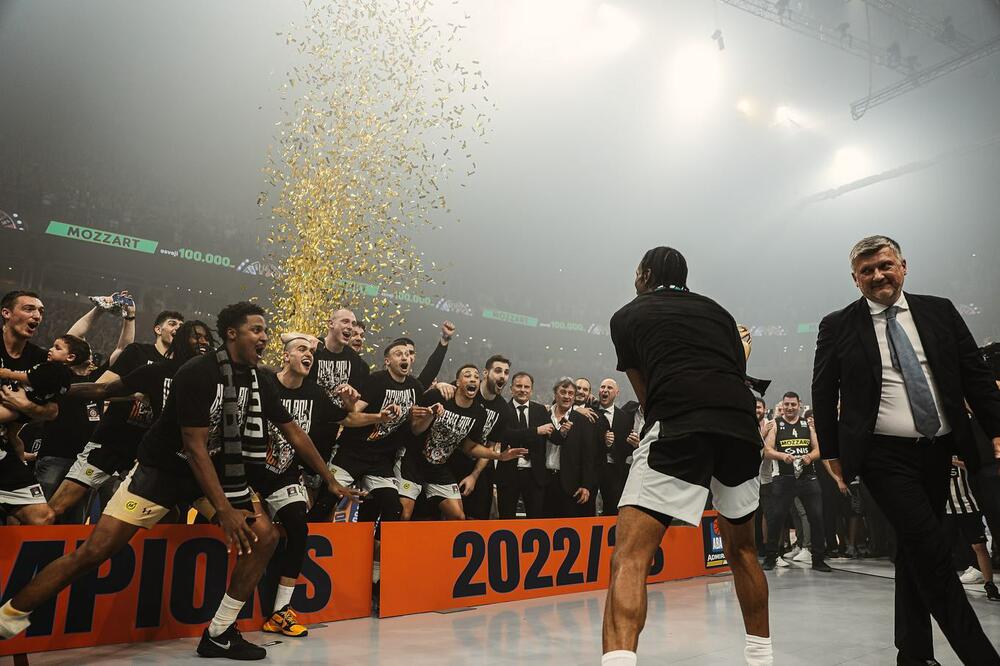 <p>Navijači su bili dodatni igrač – Partizan je stalno obarao rekorde po broju posjeta u beogradskoj "Štark areni"</p>