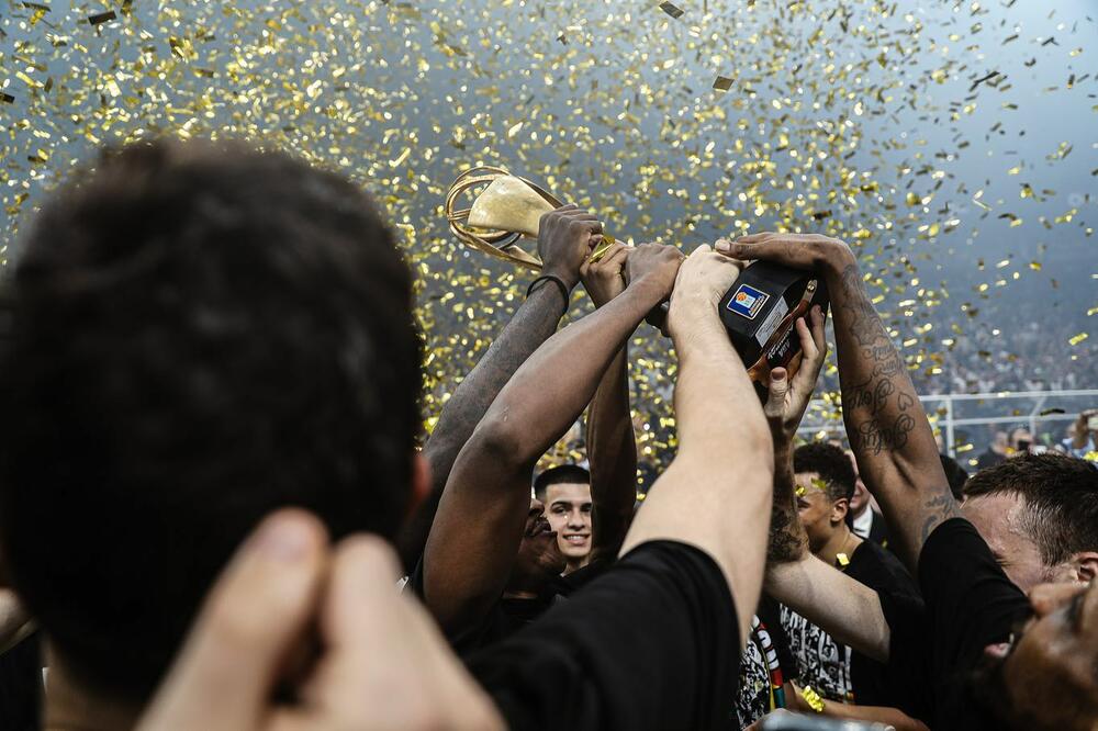 <p>Navijači su bili dodatni igrač – Partizan je stalno obarao rekorde po broju posjeta u beogradskoj "Štark areni"</p>