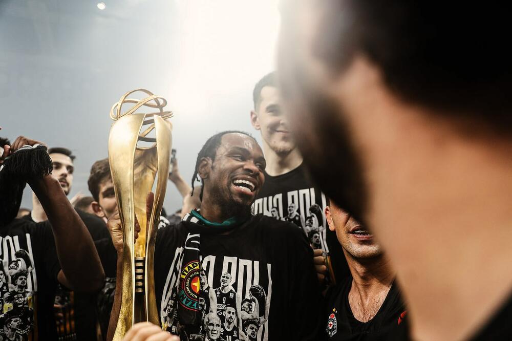 <p>Navijači su bili dodatni igrač – Partizan je stalno obarao rekorde po broju posjeta u beogradskoj "Štark areni"</p>