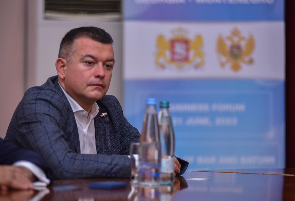 <p>Realizacija ove ideje predstavlja najbitniji korak ka dubljoj saradnji naših država i otvara nove mogućnosti za istraživanje i upoznavanje naših gradova<br /> </p>