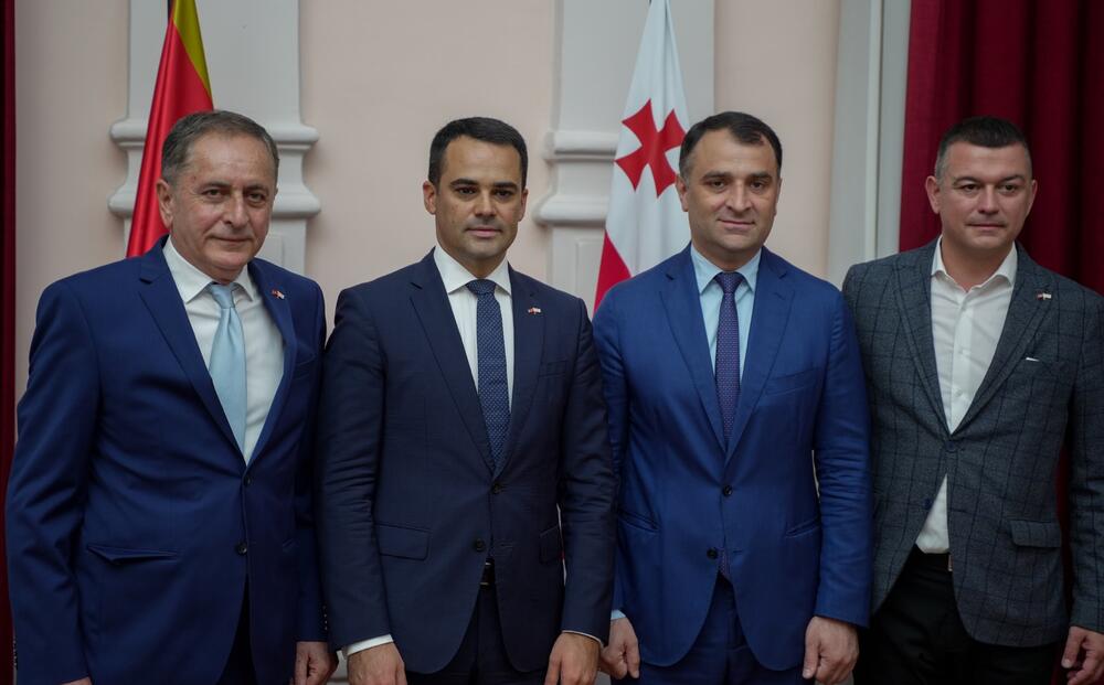 <p>Realizacija ove ideje predstavlja najbitniji korak ka dubljoj saradnji naših država i otvara nove mogućnosti za istraživanje i upoznavanje naših gradova<br /> </p>