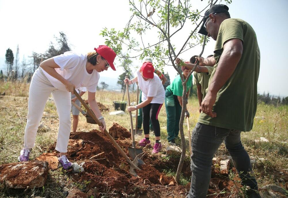 <p>"Sigurno ćemo i u buduće našu Crnu Goru učiniti boljom i ljepšom, a ovo je dokaz da zaposleni u kompaniji Mtel vole Podgoricu i naš glavni grad“</p>