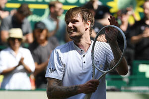 Bublik niže trofeje, prva dva na šljaci osvojio u sedam dana